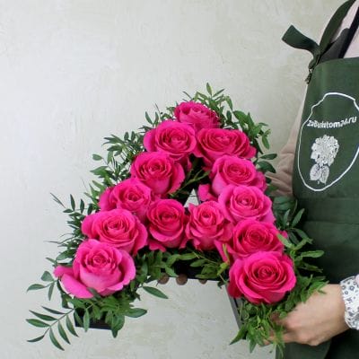 А буква из 13 роз и фисташки 