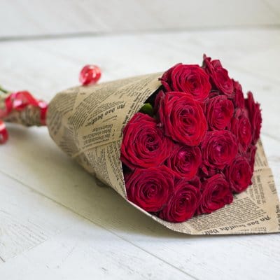 Букет из 15 роз Ред Наоми