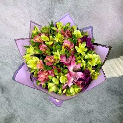 Букет из 23 альстромерий Бабочки